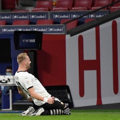 Aprobados y suspensos del Valencia: Golazo de Racic y agonía en la segunda parte