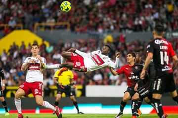 El galardón de mejor fotografía es para el colombiano Avilés Hurtado, quien vistiendo la camiseta de los Xolos de Tijuana marcó un tanto tan bello que incluso mereció una nominación al Premio Puskas de la FIFA. Hurtado se lanzó de tijera en el aire para conectar desde fuera del área y vencer la estirada del guardameta Miguel Fraga del Atlas en la jornada 12 del Clausura 2017.