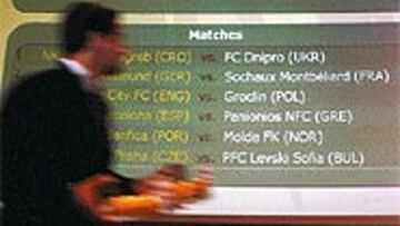 <b>EL BOMBO DE LA SUERTE</B>. En Nyon (Suiza) se sorteó ayer la segunda ronda de la Copa de la UEFA.