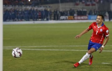 El delantero del Arsenal pasó a la historia como el autor del gol, en la definición por penales contra Argentina, que por fin le dio su primer título de Copa América a la Roja. Esto y su sobresaliente labor en la Selección le dan un merecido lugar entre los mejores.