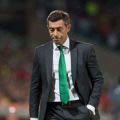Pedro Caixinha renuncia como director técnico de Santos