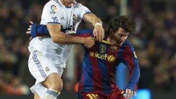 <b>LOS MEJORES. </b>Cristiano y Messi, en el Clásico en el Camp Nou.