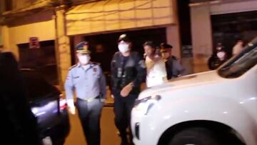 Locura por Ronaldinho tras salir de la cárcel en Paraguay