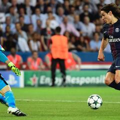 Ospina a frenar a Cavani, que llega con 6 goles en 8 partidos