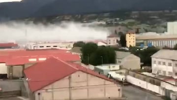 Un incendio en una f¨¢brica de cloro obliga a confinar la localidad de Sabi?¨¢nigo