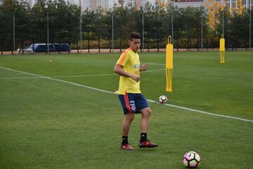 La Selección Colombia entrenó con todos los convocados pero perdió a Santiago Arias por lesión.