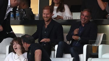 LOS ANGELES, CALIFORNIA - SEPTEMBER 03: (L) Prince Harry reacts during a match between Inter Miami CF and Los Angeles Football Club at BMO Stadium on September 03, 2023 in Los Angeles, California.   Harry How/Getty Images/AFP (Photo by Harry How / GETTY IMAGES NORTH AMERICA / Getty Images via AFP)