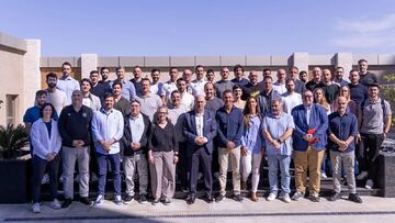 Louzán, con los entrenadores españoles en Arabia Saudí: “Sois los mejores embajadores”