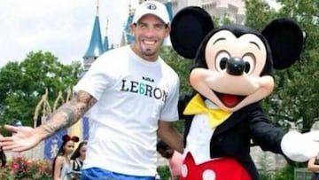 Tévez enfurece a los hinchas de su equipo al irse a Disneylandia