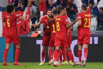 1-0. Yannick Carrasco celebra el primer gol.