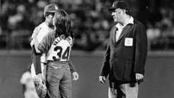 Vídeo: La mujer que besó a Fernando Valenzuela en medio de un juego