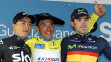 El corredor español Joaquim 'Purito' Rodríguez (Katusha) (c) se ha proclamado vencedor de la 55º Vuelta al País Vasco por delante del colombiano Sergio Luis Henao (Sky) (i) y del también español Jon Izagirre (MOV), hoy, durante la última etapa de la 55 edición de la Vuelta al País Vasco, en esta localidad guipuzcoana.