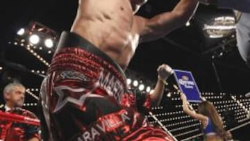 <b>VICTORIA. </b>Sergio 'Maravilla' Martínez salta de la banqueta para celebrar su triunfo. Tras las dos caídas en el 11º, Macklin no pudo seguir.