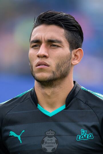 Walter Gael Sandoval se formó en Tecos, pero dio el gran salto en primera división con Santos Laguna. Formó parte de la plantilla que consiguió el título de la Liga MX en el Clausura 2015, pero no fue sino hasta dos años después que comenzó a tener regularidad en el primer cuadro.