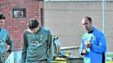 <b>CLAVE EN LA PREPARACIÓN DEL EQUIPO. </b>Toni Ruiz es la mano derecha de Mendilibar y el hombre encargado de la parcela física.