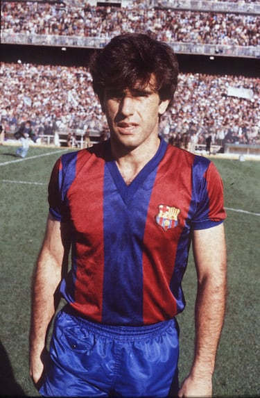 Fichó por el Barcelona la temporada 79/80 y permaneció dos temporadas más antes del fichar por el Atlético de Madrid en   1982.
