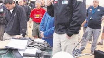 <b>UN MAL TRAGO. </b>Ettiene Lavigne se está acostumbrando a dar malas noticias a los miembros del Dakar.