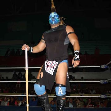 Fue de los primeros miembros del grupo durante la etapa que tuvieron en el CMLL, llegando incluso a cubrir al Hijo del Perro Aguayo en un reality show.