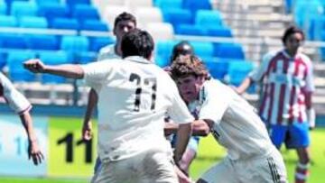<b>GOL SALVADOR. </b>A Acuña le llega un balón en el área y fusila a Escribano.