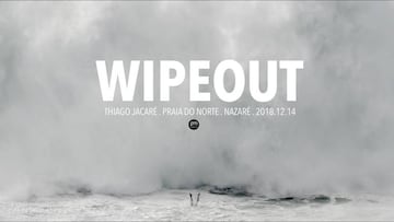 Wipeout de Thiago Jacar&eacute; en Nazar&eacute;, surf de olas grandes, Portugal.