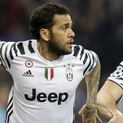 Alves: "Ya no estaba tan cómodo en el Barça, me apuntaban a mí"