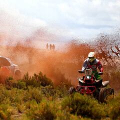 Loeb y Peterhansel continúan con su duelo por el título