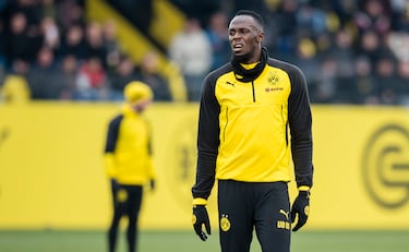 El hombre más rápido del mundo, leyenda del atletismo, 8 oros olímpicos y 11 campeonatos mundiales hizo unos entrenamientos con el Borussia Dortmund en 2017 y finalmente debutó en el fútbol profesional en el Central Coast Mariners de la Liga australiana.
