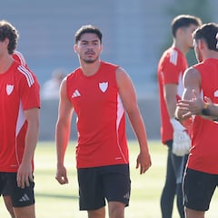 Problemón para el Sevilla en el derbi: Suazo también será baja
