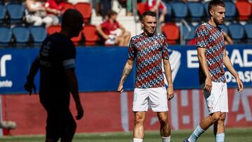 El delantero del Celta Iago Aspas en el calentamiento del partido de LaLiga entre Osasuna y Celta, este domingo en el estadio de El Sadar
