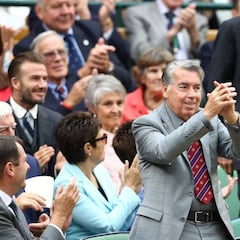 Santana preside el palco de Wimbledon junto a Charlton