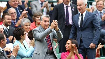 Santana preside el palco de Wimbledon junto a Charlton