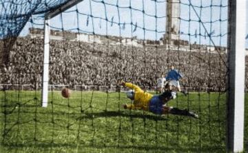 El 14 de diciembre de 1947 se inauguró el Santiago Bernabéu (bajo el nombre de Estadio Real Madrid Club de Fútbol) con un partido entre el Real Madrid y Os Belenenses. Gol de Barinaga.