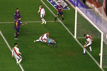 0-1. Luis Suárez marcó el primer gol.