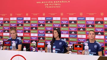 Las tres capiatanas de la Selección femenina, en rueda de prensa.