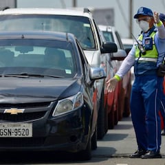 Coronavirus en Ecuador: ¿cuántas personas pueden ir en un carro con salvoconducto?
