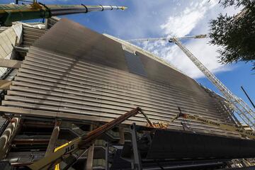 Las lamas del exterior ya están instalándose en la fachada del nuevo Santiago Bernabéu. Serán una de las grandes características del nuevo feudo blanco.