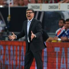 Martino: "Entre Agüero, Tévez e Higuaín hay lugar para uno solo"