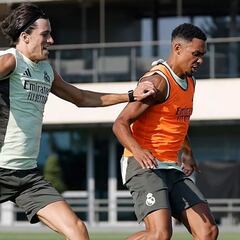 El Bernabéu abraza a sus nuevos fichajes