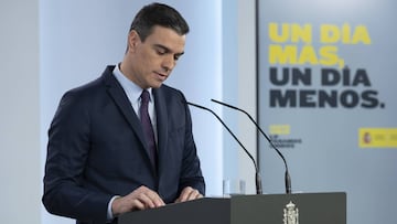 Comparecencia del presidente del Gobierno de España, Pedro Sánchez, para anunciar las últimas medidas tomadas por su ejecutivo y la prórroga del estado de alarma en plena crisis del Covid-19, el mismo día en el que han permitido salir a hacer deporte de forma individual y pasear con otra persona con la que se conviva, a determinadas horas y hasta un kilómetro de distancia del domicilio, en Madrid, (España), a 2 de mayo de 2020.
02 MAYO 2020;PEDRO SANCHEZ;CONFINAMIENTO;MEDIDAS;DESESCALADA;COVID19
Moncloa
02/05/2020