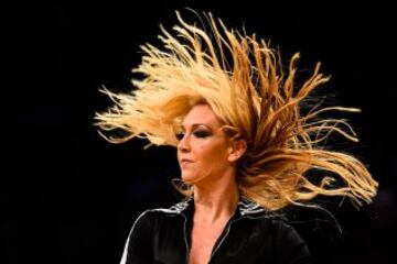 Las animadoras pusieron una vez más el espectáculo en los parones del partido en Brooklyn.