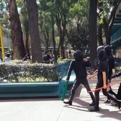 Jóvenes encapuchados toman la Prepa 8 de la UNAM: quiénes han sido y por qué lo han hecho