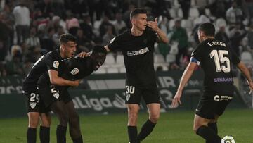 N'Diaye celebra junto a sus compañeros su gol en el Córdoba-Málaga