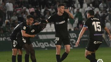 N&#039;Diaye celebra junto a sus compa&ntilde;eros su gol en el C&oacute;rdoba-M&aacute;laga