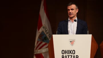 GRAFCAV5862. BILBAO, 30/10/2025.-El presidente del Athletic de BIlbao, Jon Uriarte, durante su intervención este jueves en la Asamblea General Ordinaria del Athletic Club, la cita anual de la Junta Directiva con los socios compromisarios, los que representan a la masa social rojiblanca. EFE/Luis Tejido