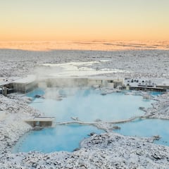 ¿Por qué el agua del Blue Lagoon siempre está a 39 grados y cómo se limpian sus aguas termales?