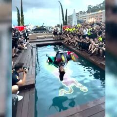 Así fue el chapuzón de ‘Checo’ Pérez en Mónaco con todo y ¡Felipe Calderón!