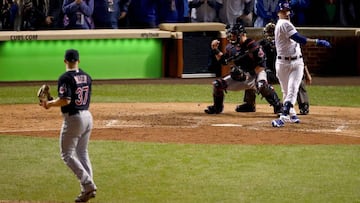 Cody Allen elimina a Javier B&aacute;ez en el momento clave del tercer encuentro de las Series Mundiales.