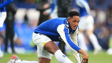 Yerry Mina en un partido de Everton en la Premier League