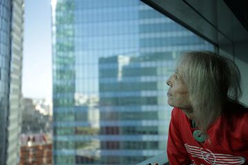 Alain Robert es un escalador de 60 años que se dedica a concienciar a los gobiernos para la lucha del cambio climático. Esta vez ha escalado un rascacielo de La Défense, un moderno barrio de negocios situado al oeste de París.