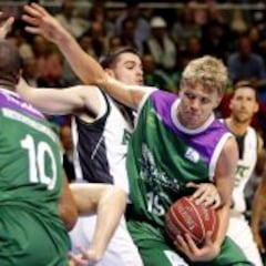 El Unicaja da cuenta del Joventut y acecha al Fuenla
